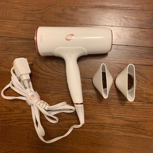 T3 Acura Hairdryer with attachments